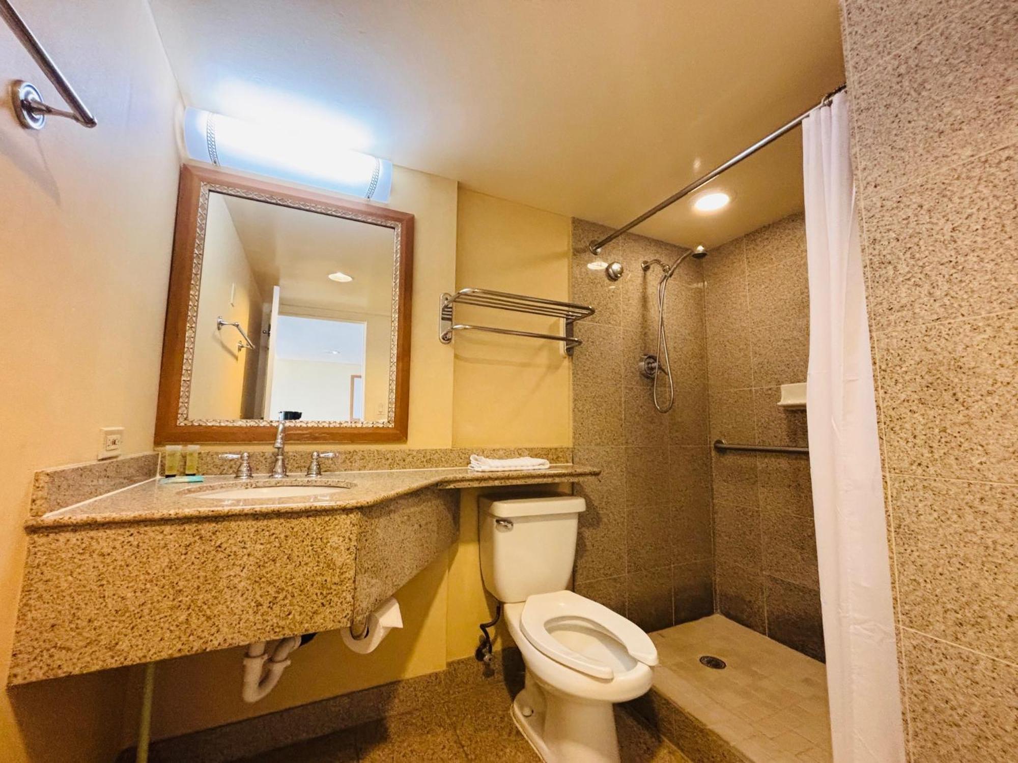 Ilikai Apt 308 - Spacious Studio With Stunning Ocean & Harbor Views Honolulu Buitenkant foto